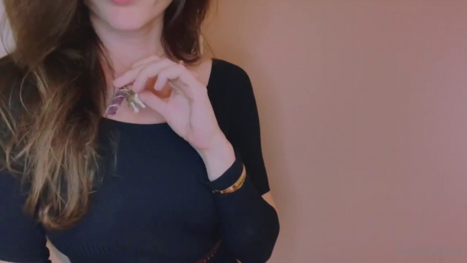 Dani Divinity aka thedanidivinity in clip Your key looks better in my hands Full clip Mommy opens her mail